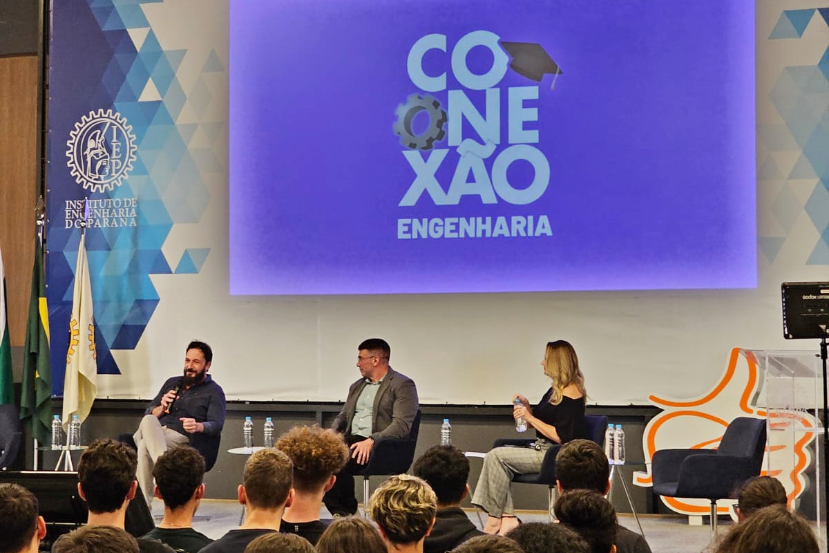 “Problemas complexos” e “interação com a sociedade”: vestibulandos do Curso Positivo conhecem cursos de Informática da UFPR