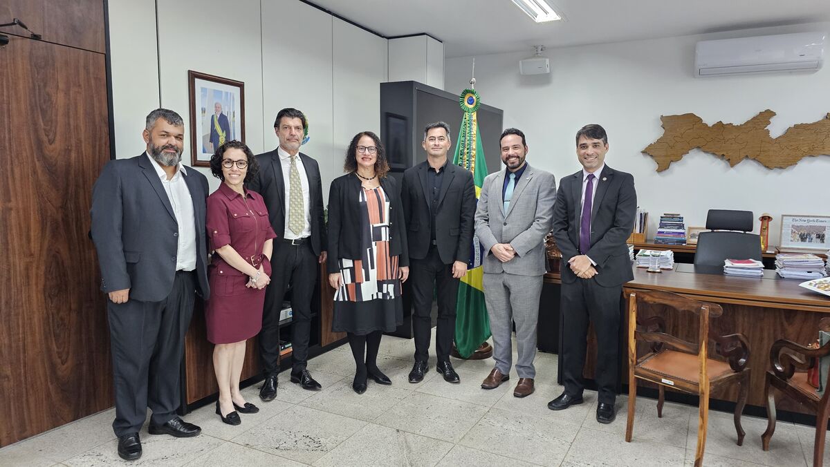 Soberania tecnológica e Lei da Informática: reitor da UFPR e ministra Luciana Santos se reúnem em Brasília